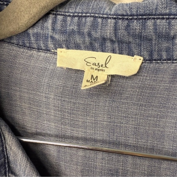 Easel Womens Denim Jean Chambray Short Sleeved Oversized Blouse, Size Medium GUC - Picture 2 of 7